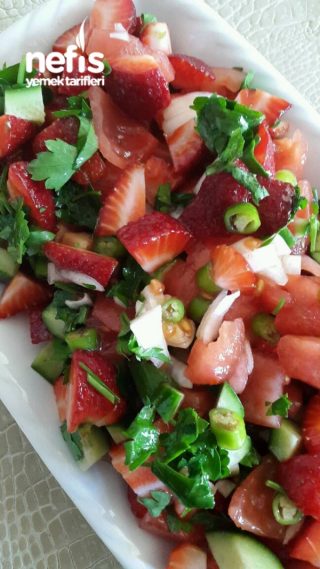Çilekli Domates Salatası