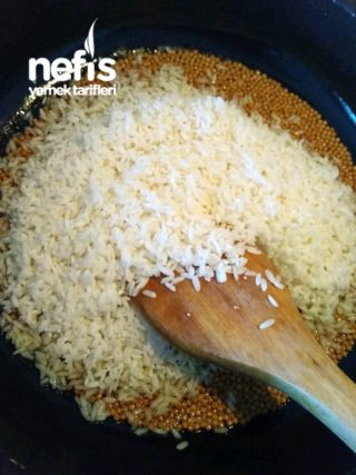 Defne Yapraklı Pirinç Pilavı