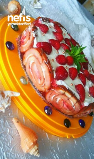 Çilekli Rulo Pastalı Yaz Pastası