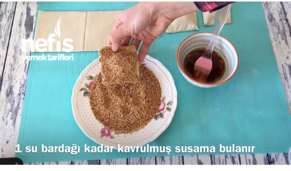 Susamlı Çıtır Milföy Börek