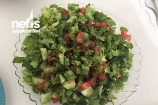 Nar Ekşili Bol Yeşillikli Mevsim Salatası Tarifi
