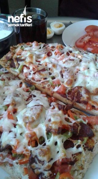 Ekmek Pizza