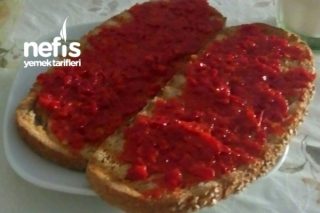 Kırmızı Biberli Kahvaltılık Tarifi