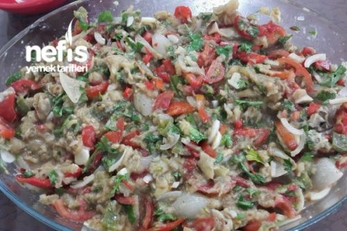 Tahinli Köz Patlıcan Salatası Tarifi
