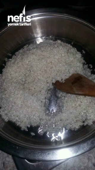 Tavuk Suyuna Salçalı Pirinç Pilavı