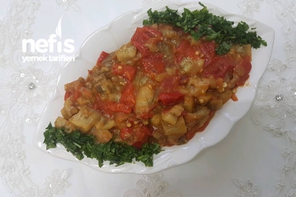 Yedikçe Yedirten Köz Patlıcan Salatası