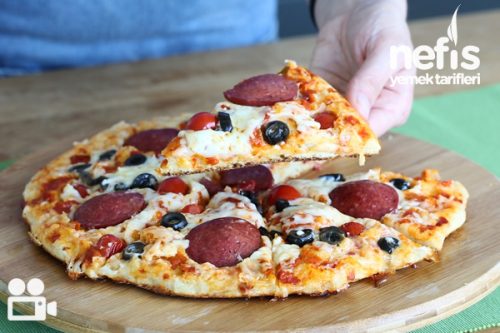 Tavada Pizza Nasıl Yapılır? (Videolu) Tavada Pizza Nasıl Yapılır? (Videolu)