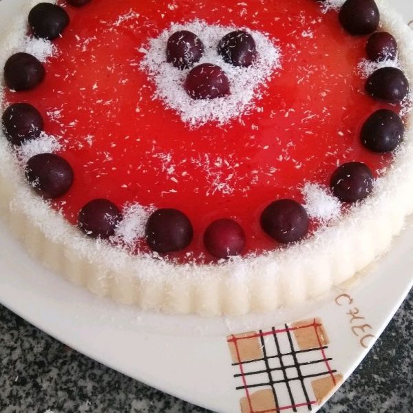 Çilek Jöleli Sütlü İrmik Tatlısı Nefis Yemek Tarifleri
