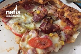Sosis Kenarlı Pizza Tarifi