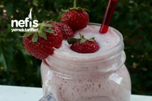 Çilekli Milkshake (Ev Yapımı) Tarifi