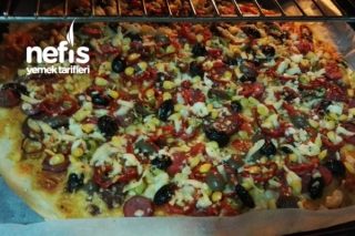 Bol Malzemeli Karışık Pizza Tarifi