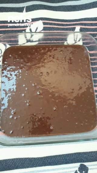 Κέικ με πλούσια σάλτσα σοκολάτας (Αυτή η συνταγή δεν θα χάσετε!!!)