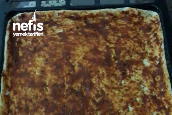 Evde Yapabileceğiniz Kolay Pizza Tarifi