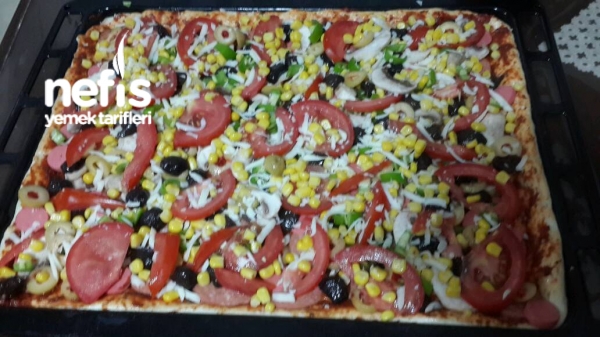 Evde Yapabileceğiniz Kolay Pizza Tarifi