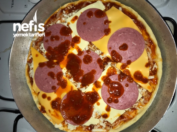 4 Peynirli Pizza Nefis Yemek Tarifleri 3425827