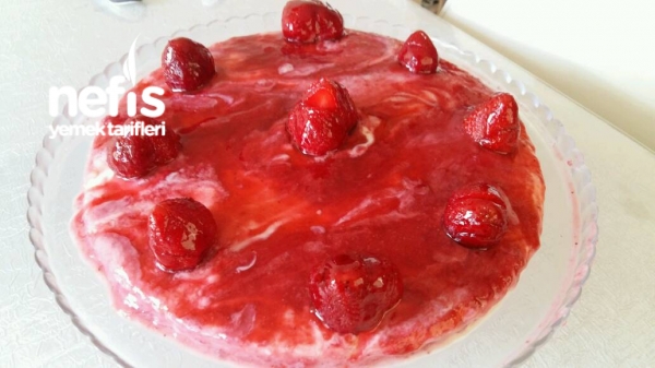 Çilek Soslu Tart Kek Nefis Yemek Tarifleri