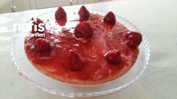 Çilek Soslu Tart Kek Nefis Yemek Tarifleri