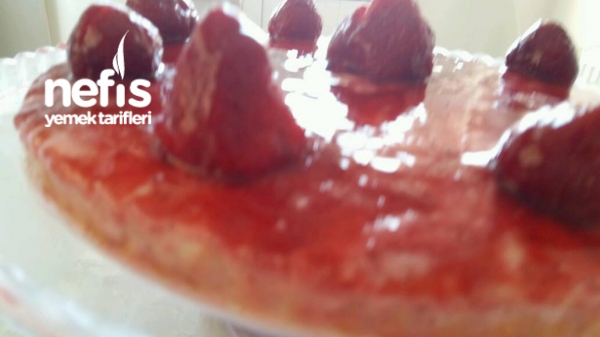 Çilek Soslu Tart Kek Nefis Yemek Tarifleri
