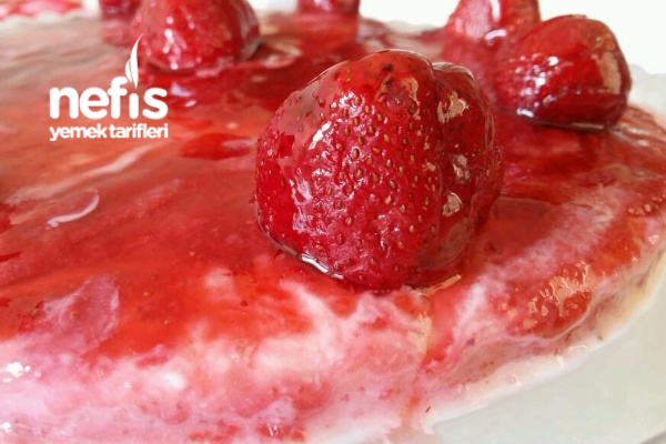 Çilek Soslu Tart Kek Nefis Yemek Tarifleri