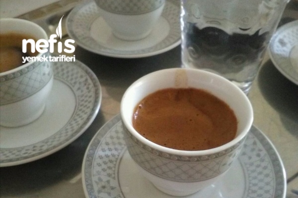 Bol Köpüklü Orta Şekerli Türk Kahvesi Nefis Yemek Tarifleri 3498848