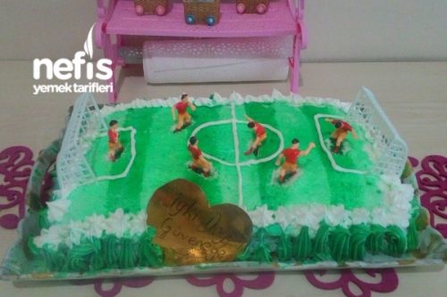 Futbol Sahalı Doğum Günü Pastası Tarifi