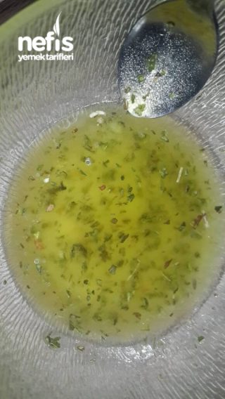 Leziz Mevsim Salatası (peynir Ve Çorekotlu)