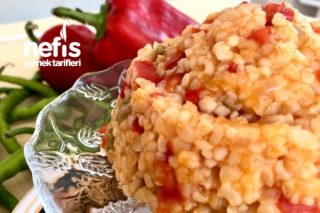 Kırmızı Ve Yeşil Biberli Tam Kıvamında Şeker Tadında Bulgur Pilavı Tarifi