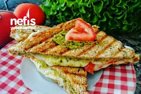 Pesto Soslu Domatesli Tost Tarifi