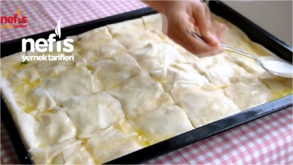 Peynirli Tepsi Böreği Nasıl Yapılır? Nefis Yemek Tarifleri