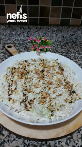 Enfes Kabaklı Erişte Salatası (çok pratik)