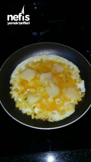 Kahvaltılık Patateslı Kasarlı Omlet