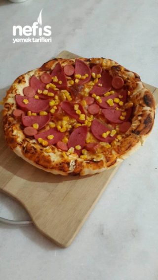 Kenarları Kaşar Dolgulu Tart Pizza