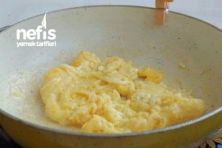 Bebekler İçin Peynirli Omlet (Hindistan Cevizi Yağlı) Tarifi