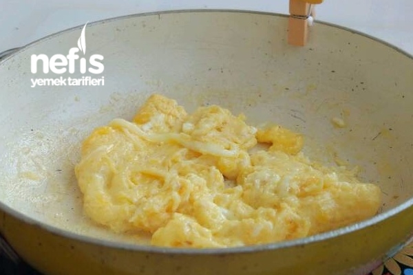 Bebekler İçin Peynirli Omlet (Hindistan Cevizi Yağlı)