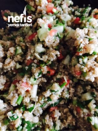 Nefis Kinoa Salatası