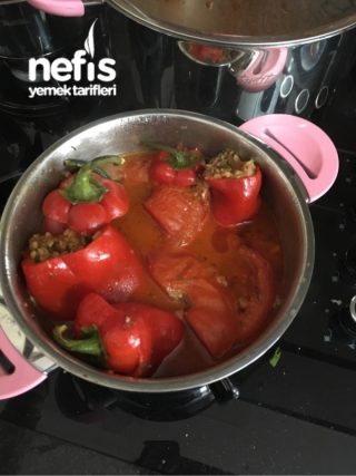 Kıymalı Kırmızı Biber-domates Dolması