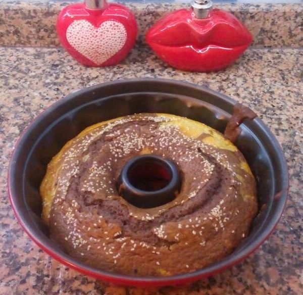 Yumuşacık İki Renkli Kolay Kek Nefis Yemek Tarifleri