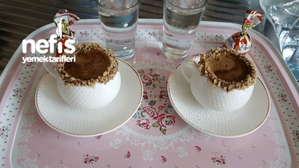 Çikolata Süslü Türk Kahvesi