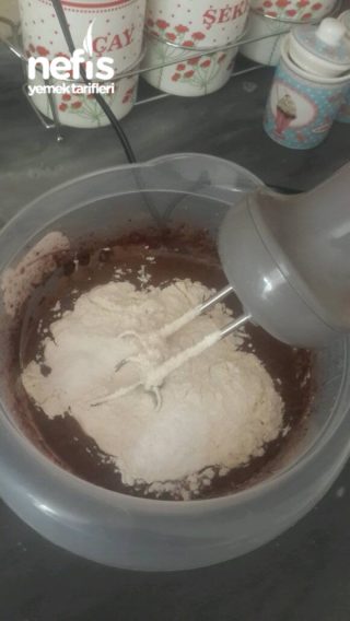 Damla Çikolatalı Çikolata Soslu Kek