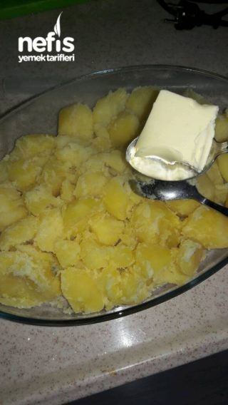 Kıyma Yatağında Patates Püresi