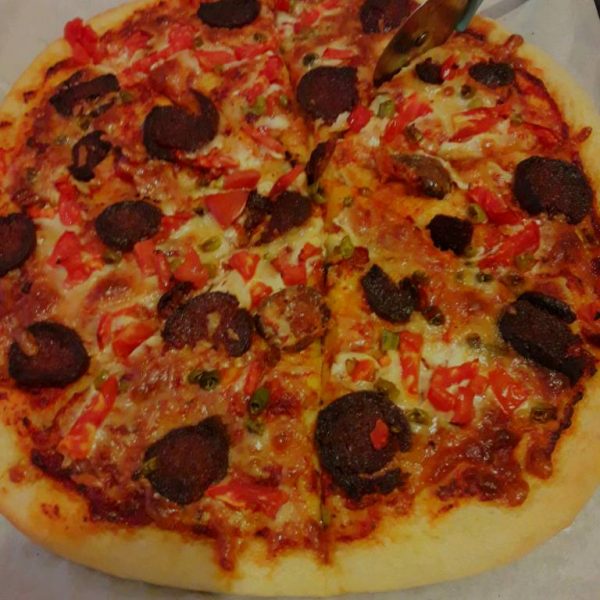 Pizza (Yumuşacık Hamurlu) Nefis Yemek Tarifleri