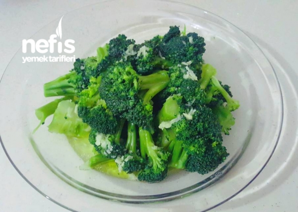 Brokoli Salatasi