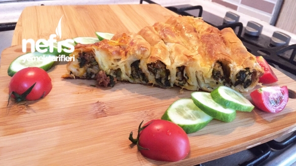 Pazılı Ve Kıymalı Börek