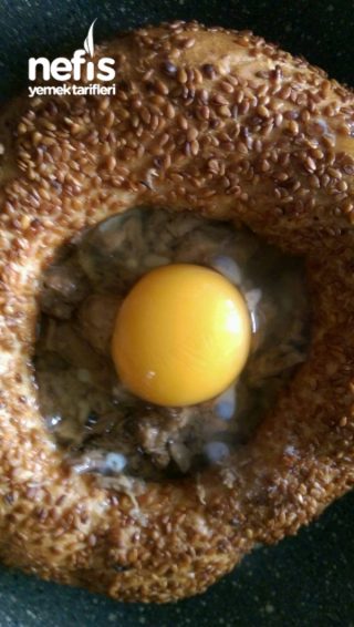 Kavurmalı Simit Yumurta
