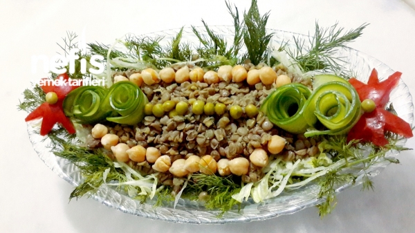Yeşil Mercimekli Ve Nohutlu Diyet Salata