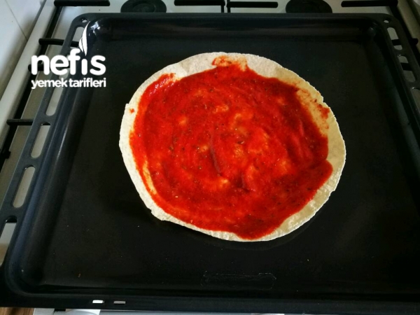 Kolay Pizza ( Hazır Lavaş Ekkmeği İle )