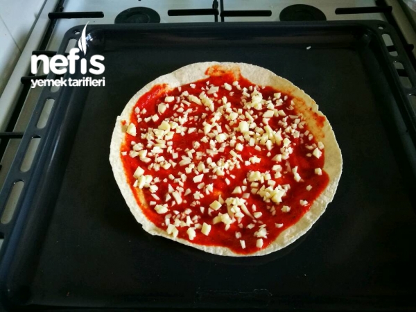 Kolay Pizza ( Hazır Lavaş Ekkmeği İle )