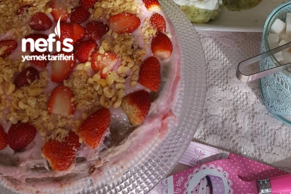 Çilekli Pasta Nefis Yemek Tarifleri 3840382