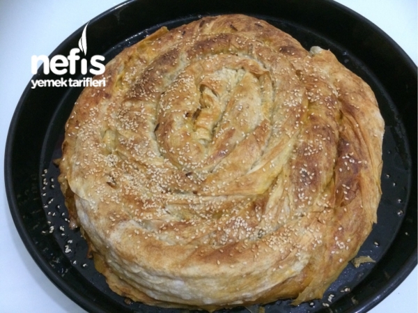 Hazır Yufkadan Mis Gibi Pırasalı Börek Nefis Yemek Tarifleri