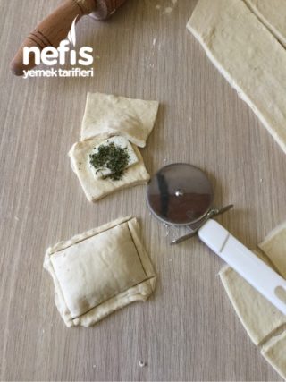 Hellim Peynirli Kıbrıs Börekçikleri